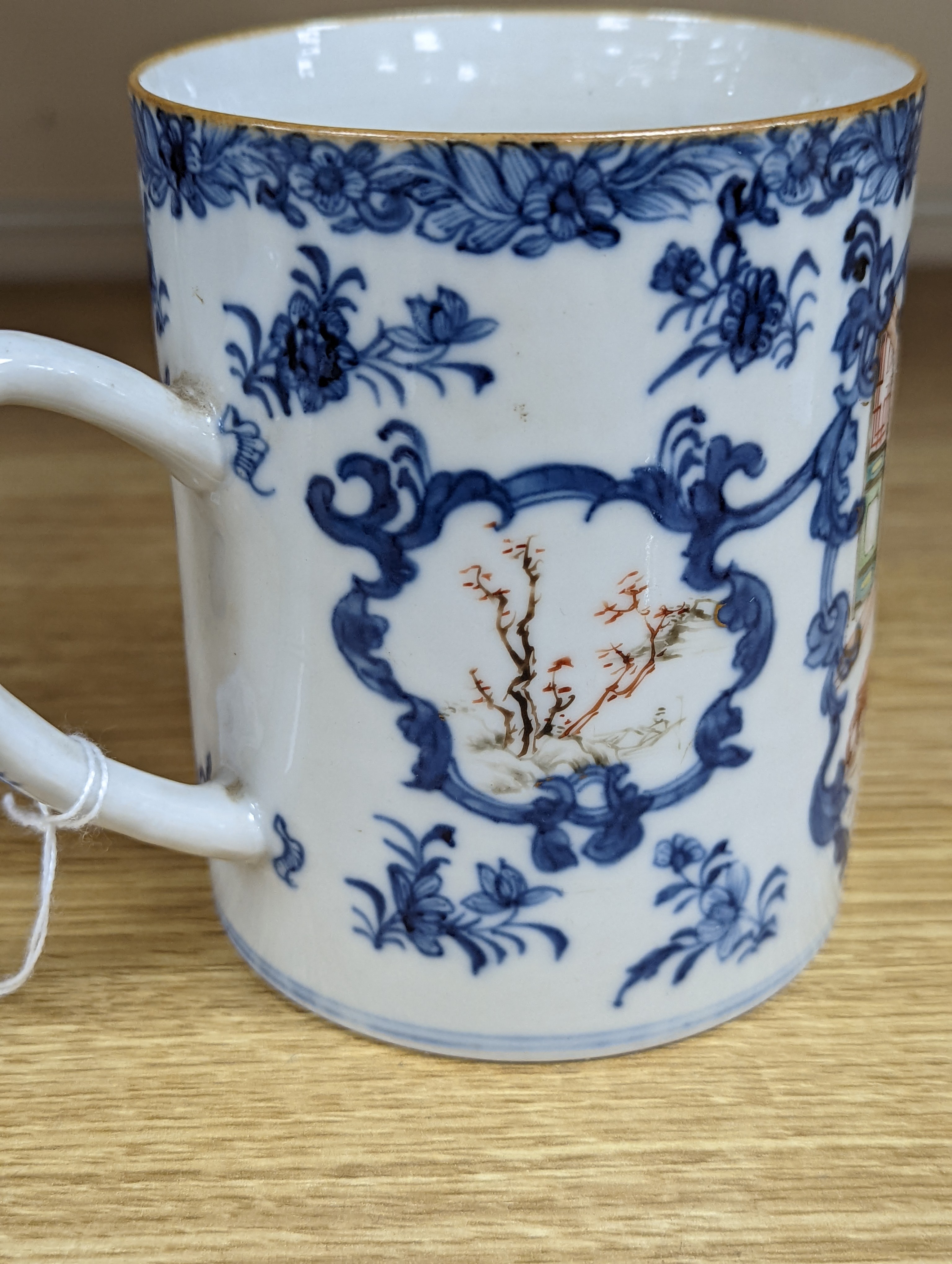 A Chinese export famille rose mug, Qianlong period, H. 11.5cm